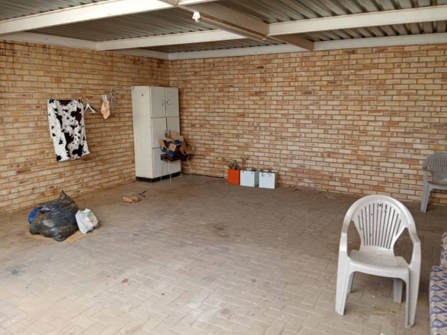 2 Bedroom Property for Sale in Langenhovenpark Free State